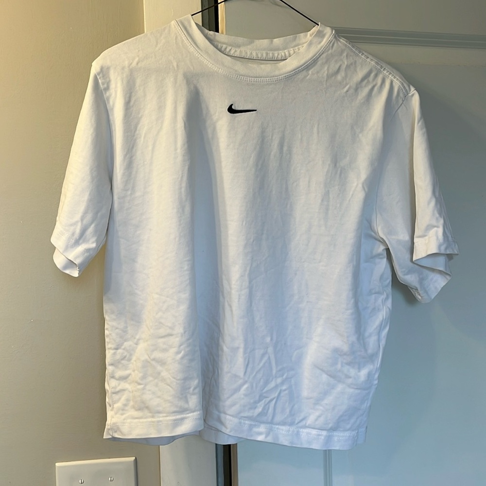 Nike White Loose Fit Short Sleeve Shirt